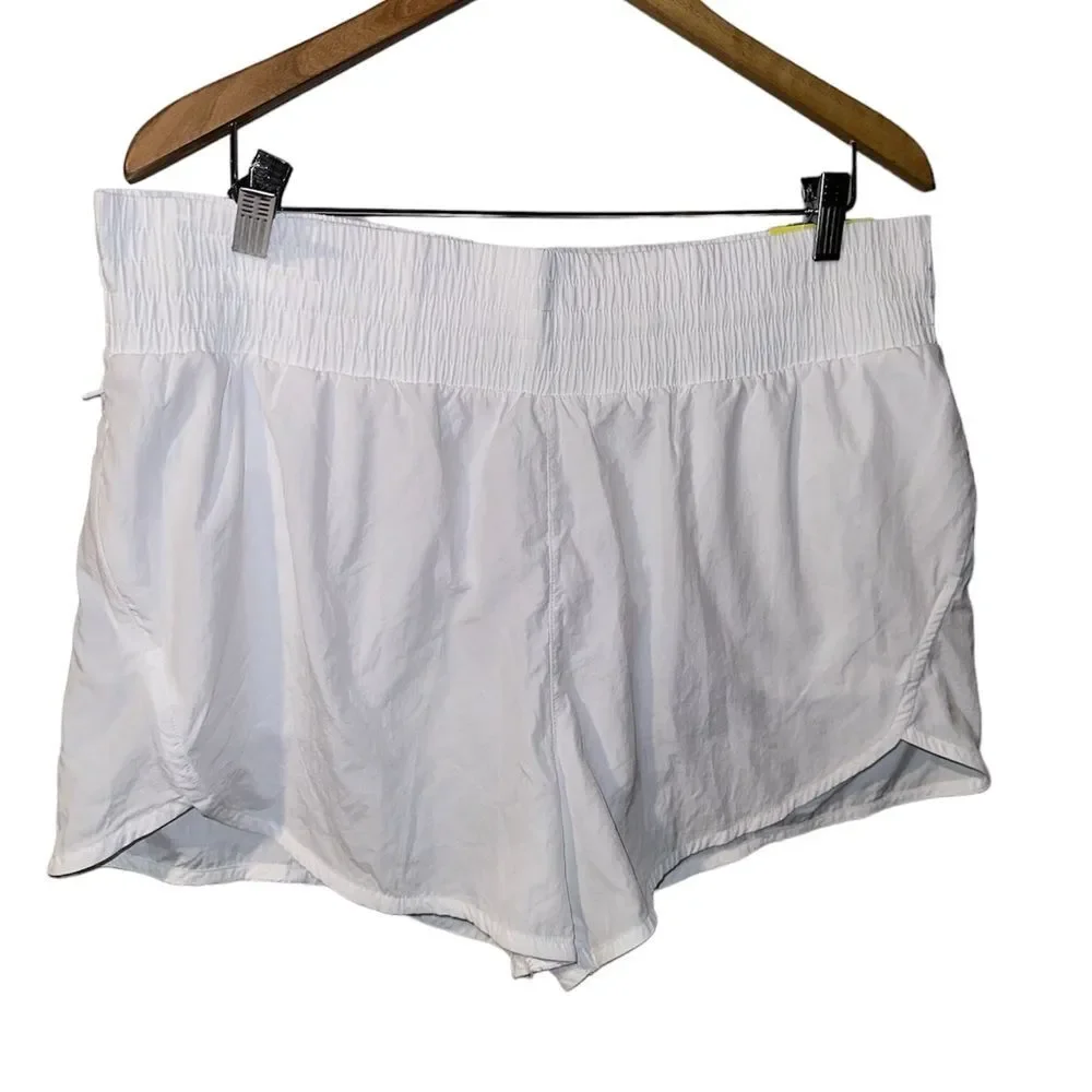 NWT White Women's High-Rise Crinkle Shorts - All In Motion Size XL - Picture 3 of 4